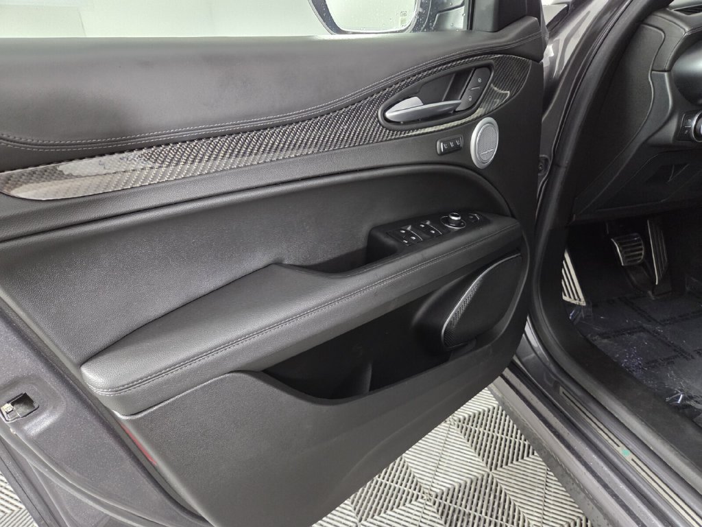 Used 2022 Alfa Romeo Stelvio Quadrifoglio w/ Active Assist Plus Package AWD/4WD image 25
