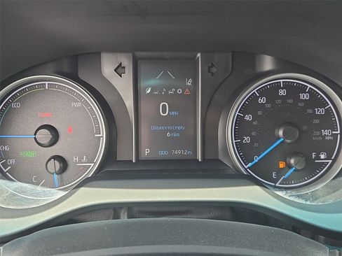 Used 2022 Toyota Venza LE AWD/4WD image 3
