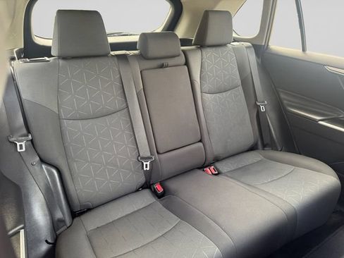 Used 2019 Toyota RAV4 XLE w/ Convenience Package FWD image 18