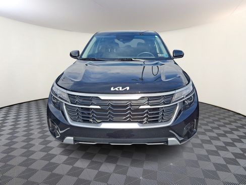 Used 2024 Kia Seltos LX AWD/4WD image 2