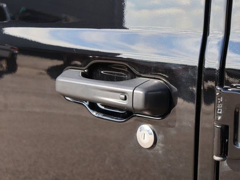 Used 2023 Jeep Wrangler Unlimited Sahara w/ Cold Weather Group image 19