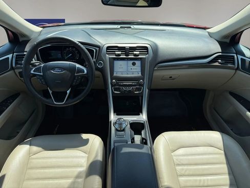 Used 2018 Ford Fusion SE w/ Fusion SE Technology Package FWD image 12