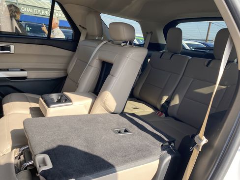 Used 2024 Ford Explorer XLT w/ Equipment Group 202A image 17