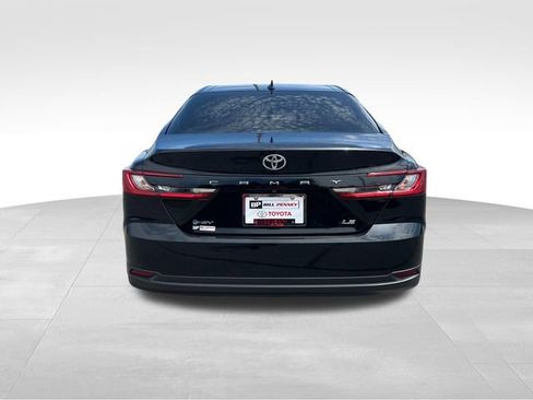 Used 2025 Toyota Camry LE w/ Convenience Package image 4