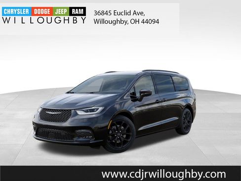New 2026 Chrysler Pacifica Select w/ S Appearance Package AWD/4WD image 1