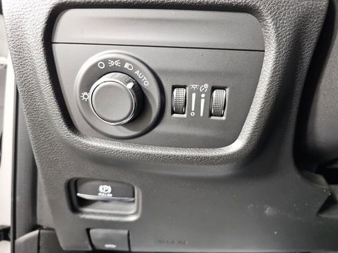 Certified 2024 Jeep Grand Cherokee Altitude image 22