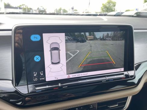 Used 2025 Volkswagen Atlas Cross Sport SE w/ Panoramic Sunroof Package image 28