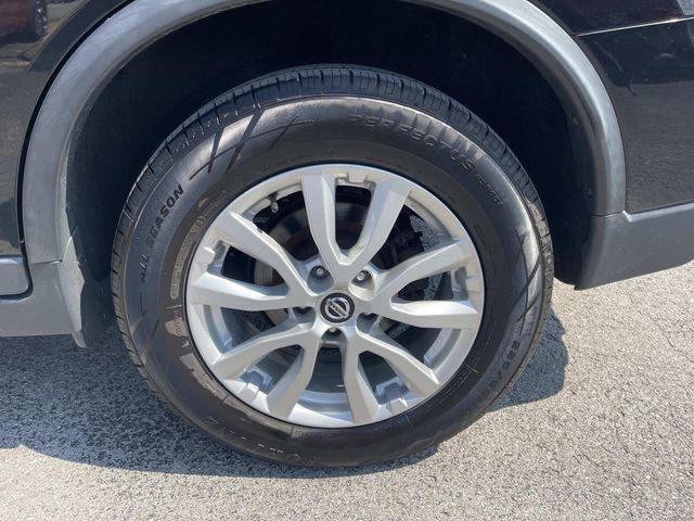 Used 2020 Nissan Rogue SV FWD image 11