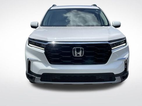 Used 2025 Honda Pilot Touring image 9