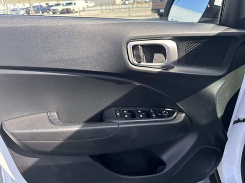 Used 2025 Hyundai Venue SEL FWD image 20