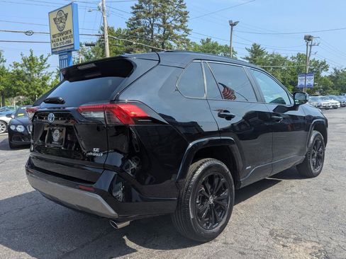 Used 2024 Toyota RAV4 SE w/ Convenience Package image 7