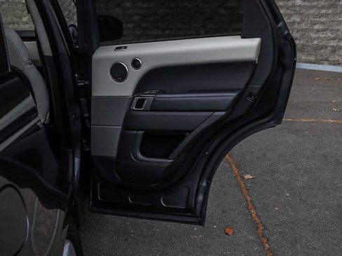 Used 2018 Land Rover Range Rover Sport HSE image 16
