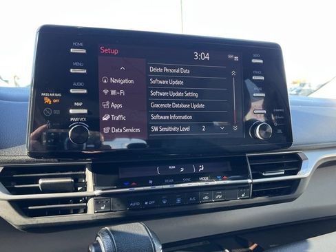 Used 2022 Toyota Sienna XLE image 49