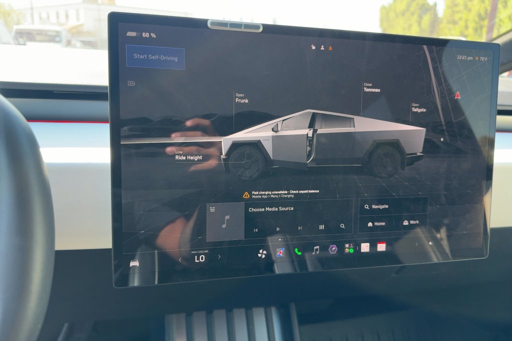 Used 2024 Tesla Cybertruck AWD Crew Cab image 16