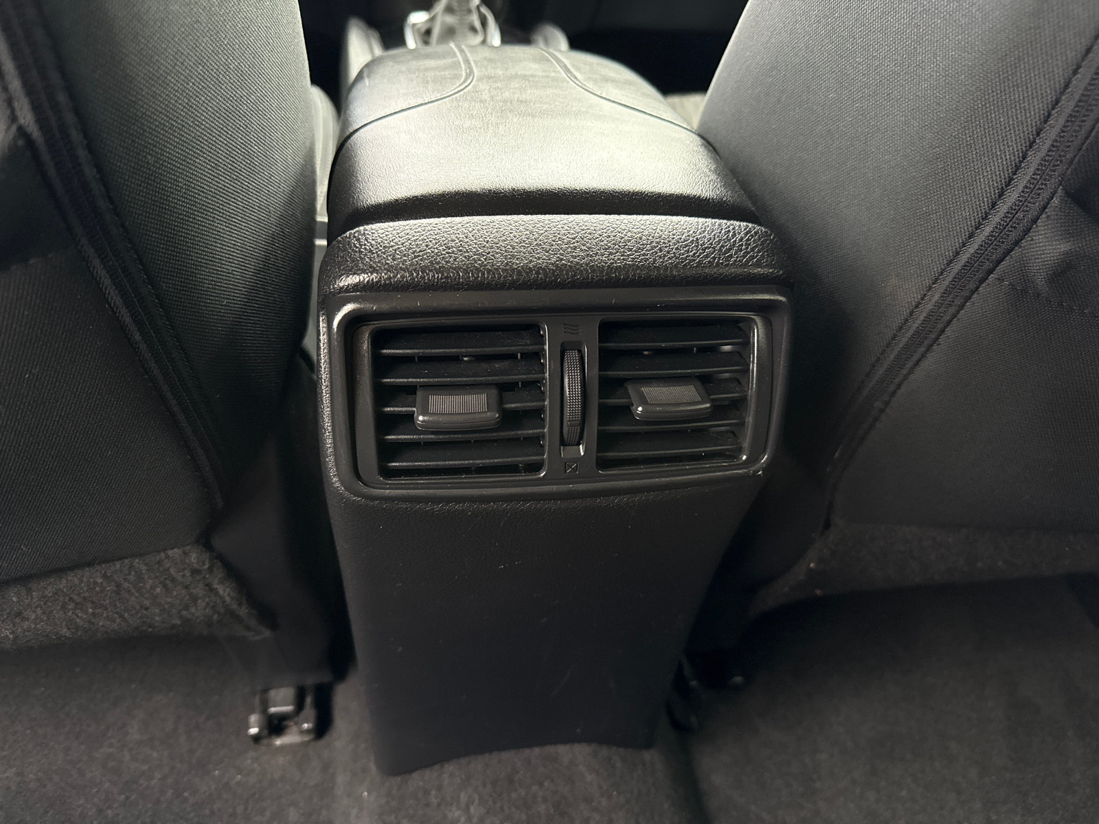 Used 2018 Nissan Rogue SV AWD/4WD image 35