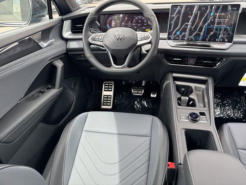 Certified 2026 Volkswagen Tiguan SE R-Line FWD image 16