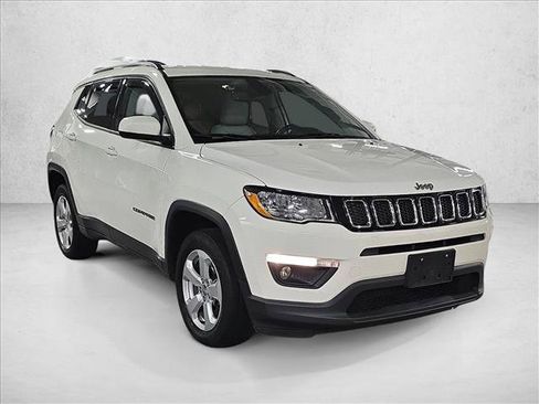 Used 2020 Jeep Compass Latitude w/ Popular Equipment Group AWD/4WD image 3