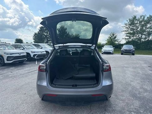 Used 2024 Tesla Model Y Long Range RWD image 33