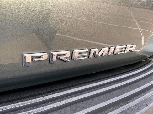 Used 2023 Chevrolet Suburban Premier image 24