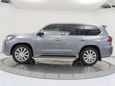 Used 2017 Lexus LX 570 4WD w/ Luxury Package image 2