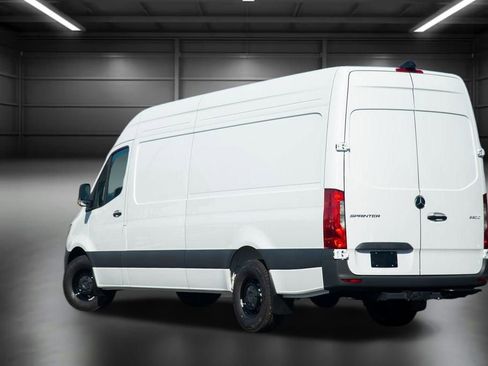 Used 2024 Mercedes-Benz Sprinter 2500 image 10