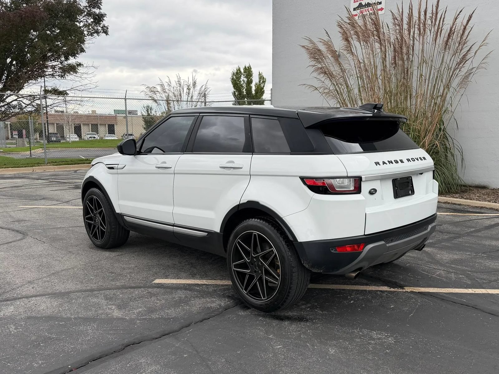 Used 2017 Land Rover Range Rover Evoque HSE AWD/4WD image 3