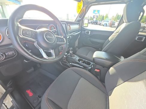 Used 2022 Jeep Gladiator Mojave w/ Cold Weather Group AWD/4WD image 19