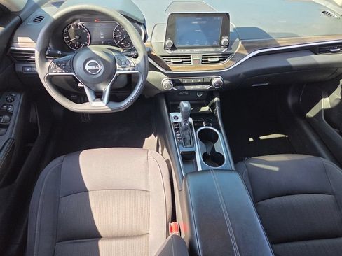 Used 2024 Nissan Altima 2.5 SV FWD image 7