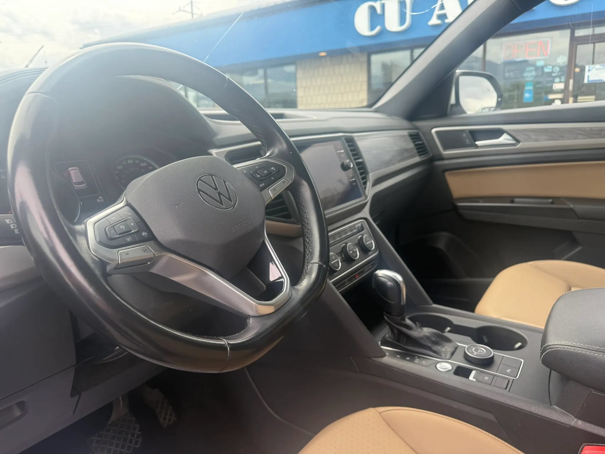 Used 2020 Volkswagen Atlas Cross Sport SE w/ Panoramic Sunroof Package AWD/4WD image 9