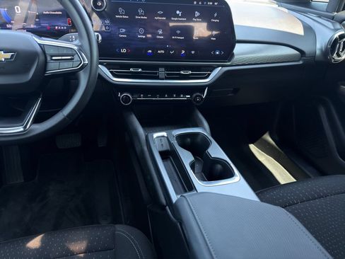 Used 2025 Chevrolet Equinox EV LT FWD image 15