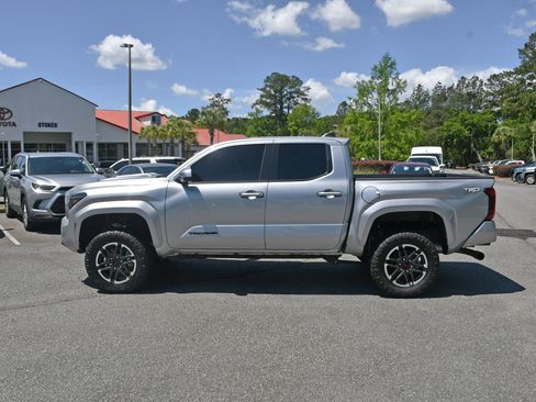 Used 2025 Toyota Tacoma TRD Sport AWD/4WD image 2