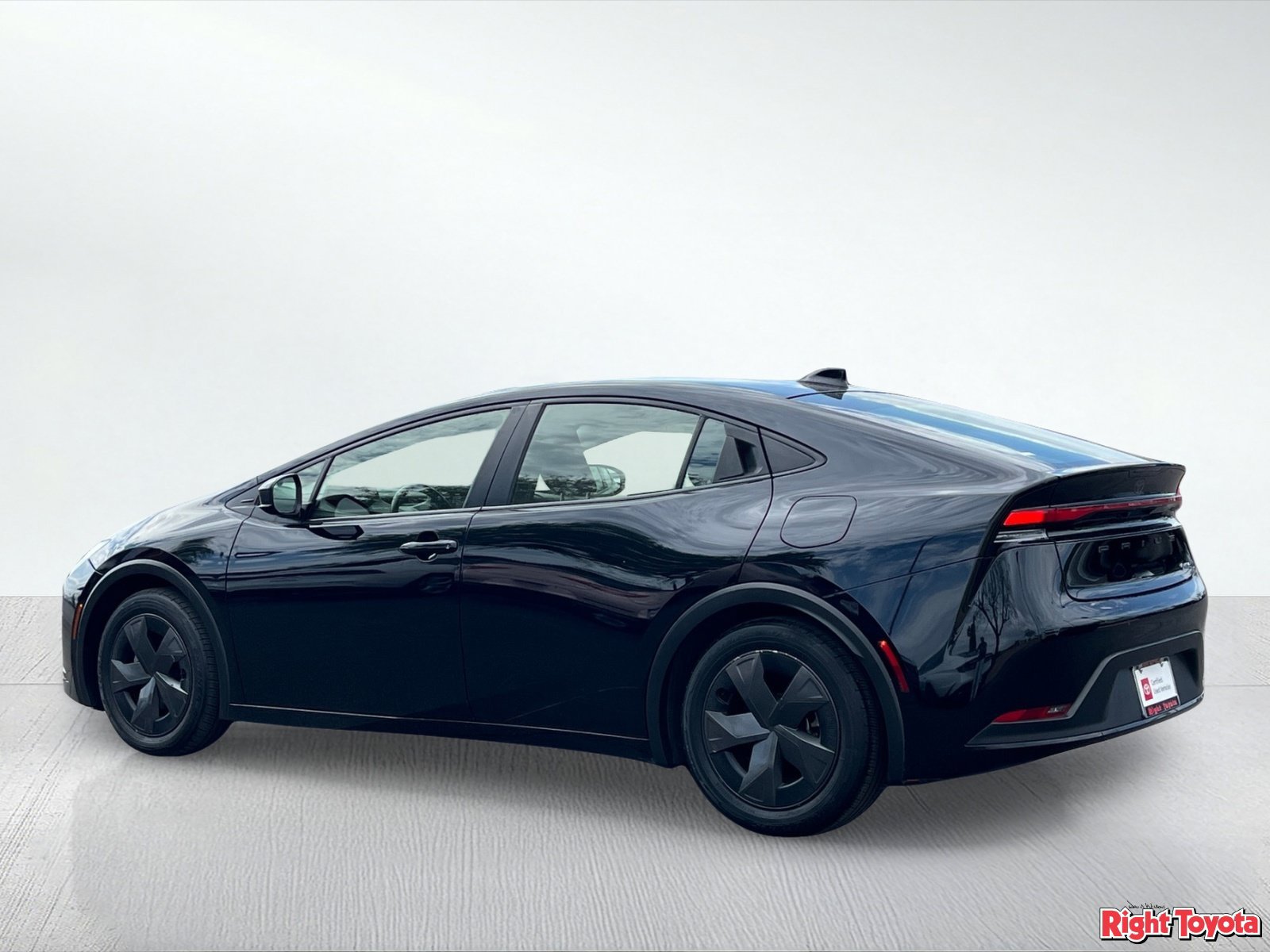 Certified 2024 Toyota Prius LE FWD image 5