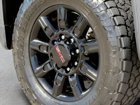 Used 2025 GMC Sierra 2500 AT4 w/ AT4 Premium Plus Package AWD/4WD image 17