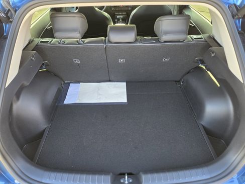 Used 2024 Kia Niro SX Touring image 14