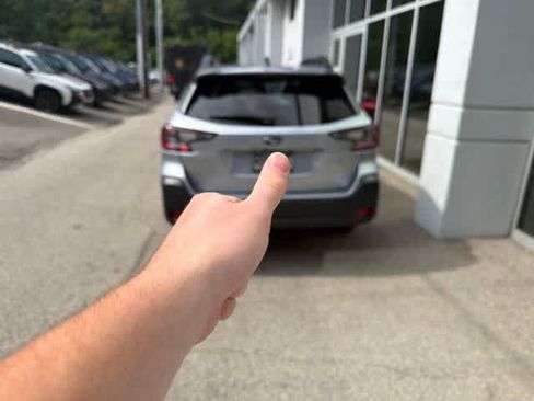 Used 2024 Subaru Outback Premium AWD/4WD image 6