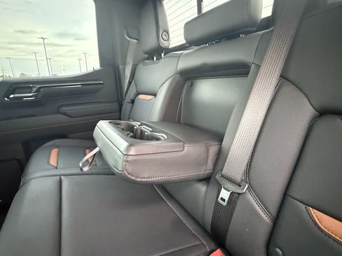 Used 2025 GMC Sierra 1500 AT4 w/ AT4 Premium Package image 15