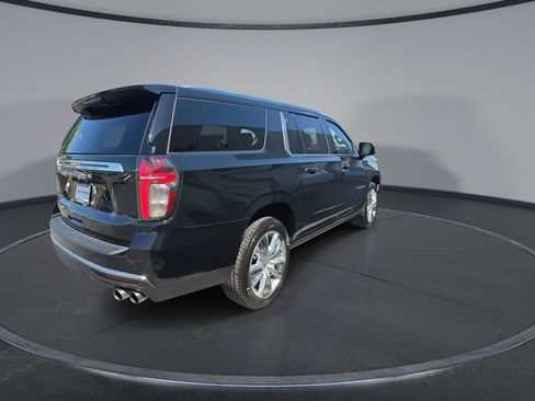 Used 2021 Chevrolet Suburban High Country w/ Premium Package AWD/4WD image 13