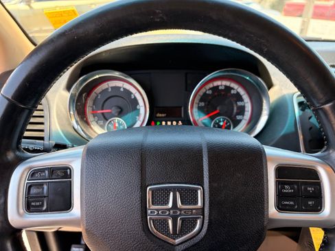 Used 2015 Dodge Grand Caravan SXT w/ UConnect Hands-Free Group FWD image 25