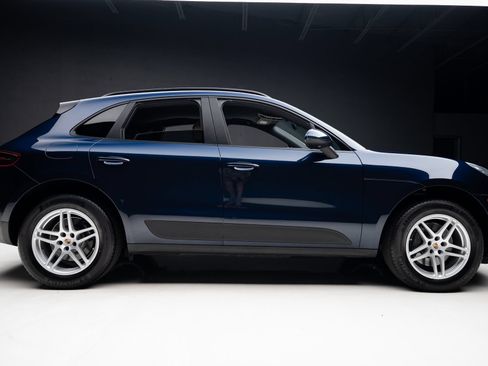 Used 2018 Porsche Macan AWD/4WD image 34