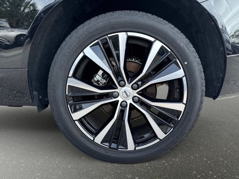 Certified 2025 Volvo XC60 B5 Plus image 11