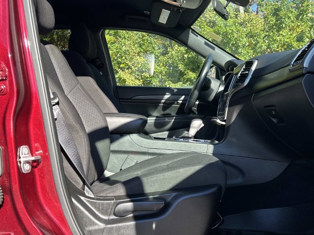 Used 2019 Jeep Grand Cherokee Laredo AWD/4WD image 17