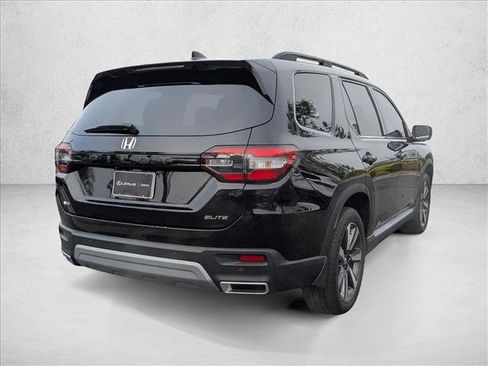 Used 2023 Honda Pilot Elite image 6