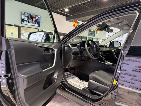 Used 2021 Toyota RAV4 LE image 23