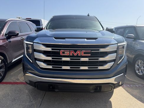 Used 2024 GMC Sierra 1500 SLE w/ X31 Off-Road Package AWD/4WD image 5