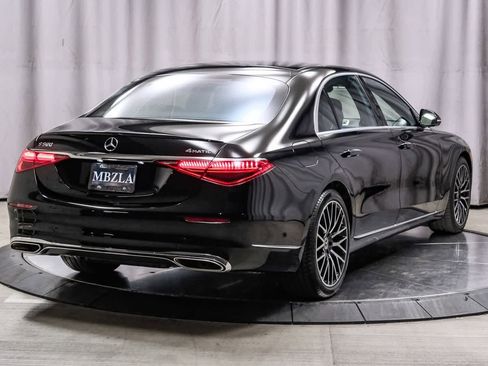 Used 2025 Mercedes-Benz S 580 4MATIC Sedan image 4