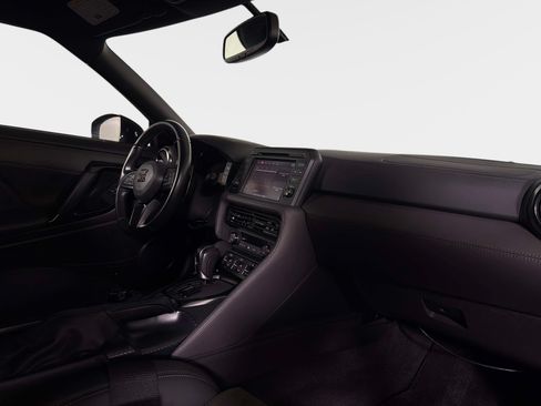 Used 2021 Nissan GT-R Premium AWD/4WD image 30
