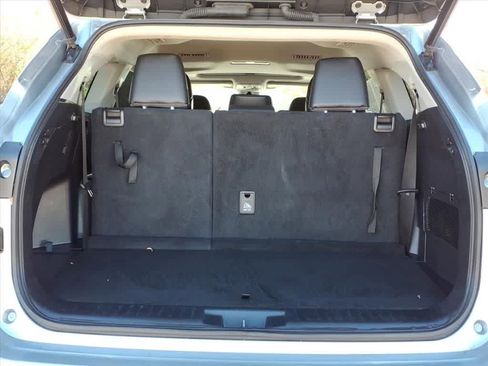 Used 2023 Toyota Highlander XLE image 6