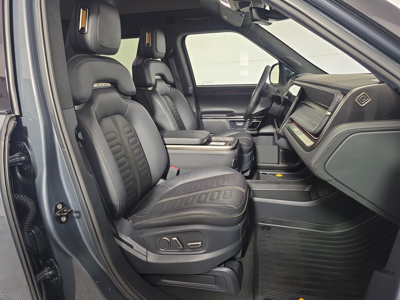 Used 2022 Rivian R1S Launch Edition Quad AWD/4WD image 24