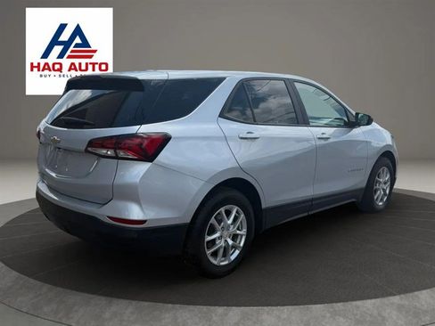 Used 2022 Chevrolet Equinox LS w/ LS Convenience Package FWD image 5