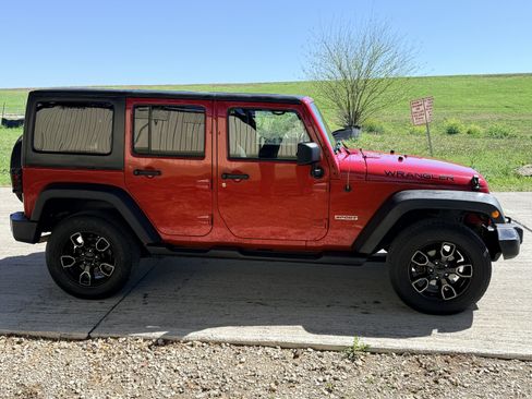 Used 2012 Jeep Wrangler Unlimited Sport image 9